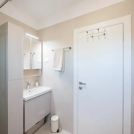 Apartment Blue Premium - Crowonder Luxury Rent *