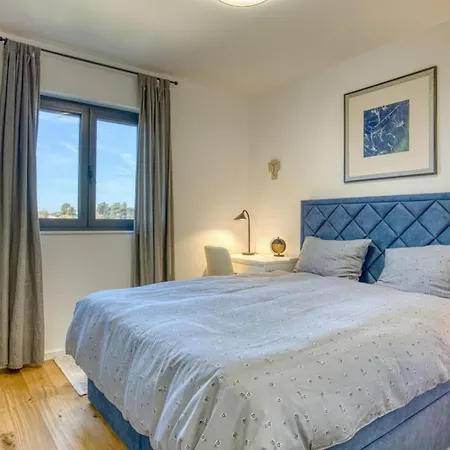 Blue Premium - Crowonder Luxury Rent