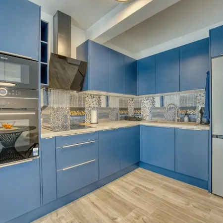 Blue Premium - Crowonder Luxury Rent Apartment *